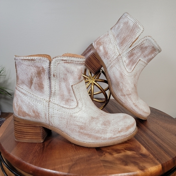 Diba Walnut Grove Distressed White Wash Bobo Western Ankle Boots Size 7.5 - Picture 3 of 17